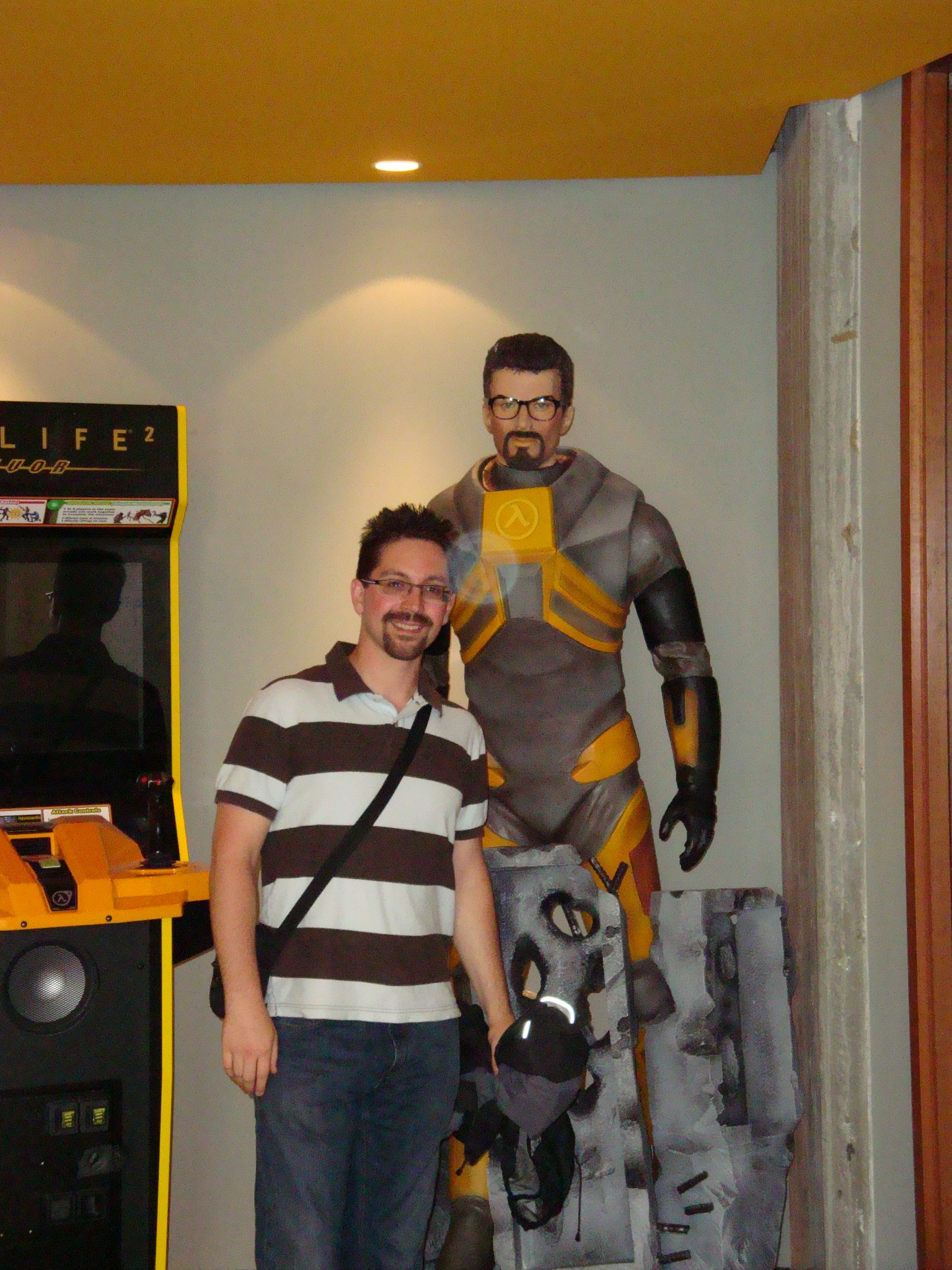 Ben with a very different haircut, standing by Gordon Freeman at Valve