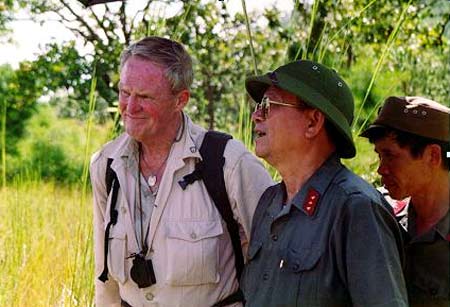 Vietnamese Lt. Gen. Nguyen Huu An and Hal Moore