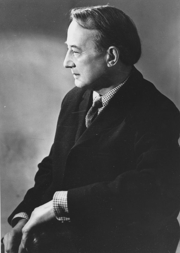 Michael OakeshottBy Library of the London School of Economics and Political Science - Professor Michael Oakeshott, c1960sUploaded by calliopejen1, No restrictions, https://commons.wikimedia.org/w/index.php?curid=15987493