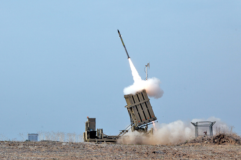 Iron Dome system in useBy Israel Defense Forces and Nehemiya Gershoni נחמיה גרשוני (see also https://he.wikipedia.org/wiki/%D7%A7%D7%95%D7%91%D7%A5:Flickr-IDF-IronDome-in-action001.jpg ) - https://www.flickr.com/photos/idfonline/8194572552/, CC BY-S…
