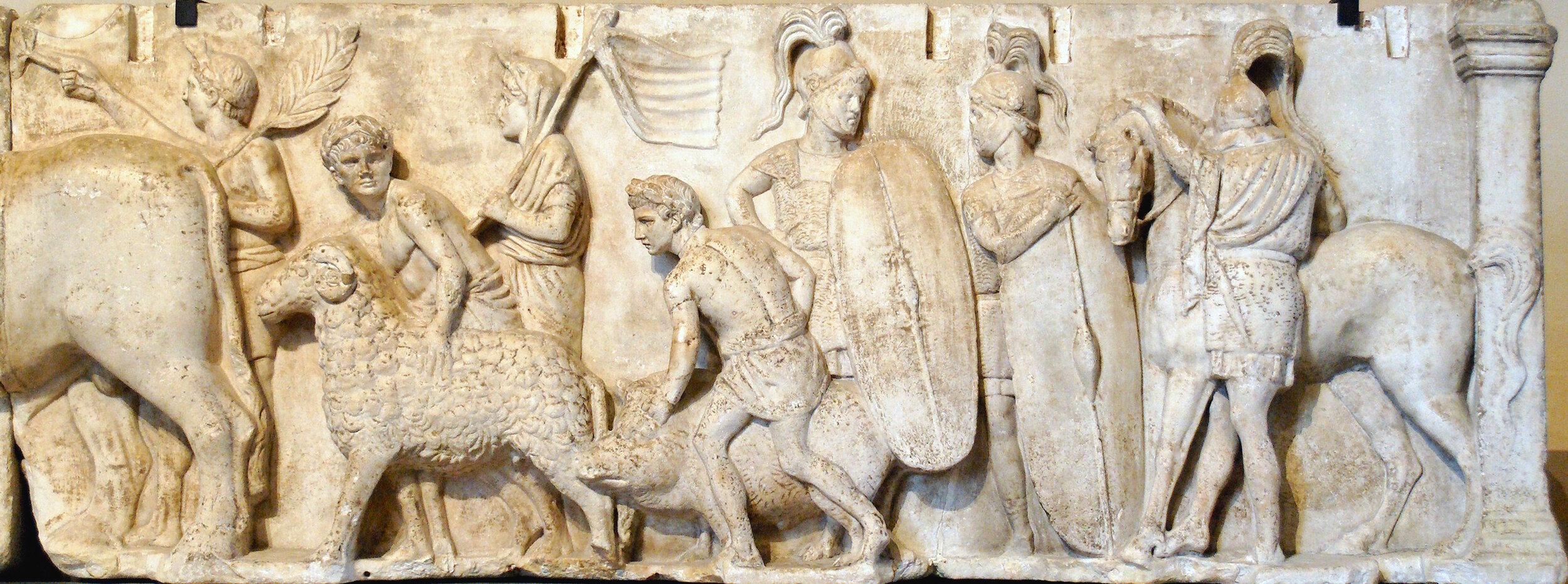 Detail from the Ahenobarbus relief showing (centre-right) two Roman foot-soldiers ca. 122 BCBy Unknown - Jastrow (2007), Public Domain, https://commons.wikimedia.org/w/index.php?curid=1878944