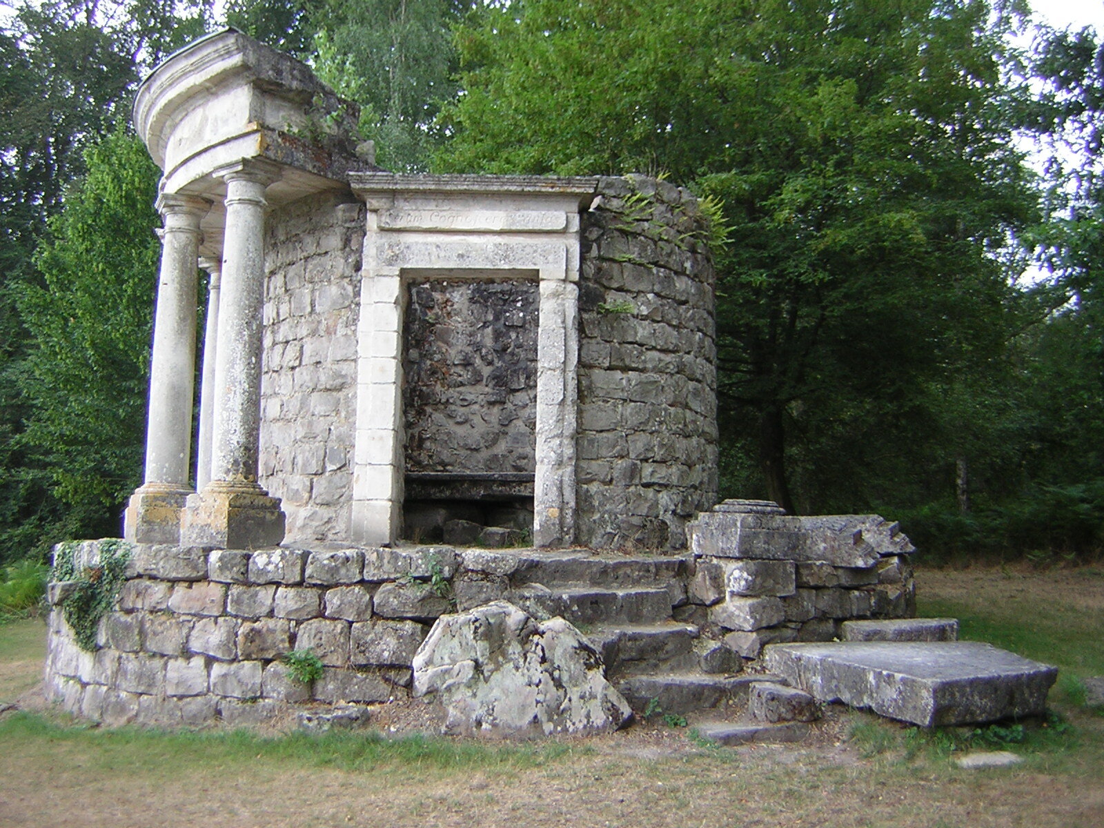 The Temple of Philosophy at ErmenonvilleBy Parisette - Own work, CC BY-SA 3.0, https://commons.wikimedia.org/w/index.php?curid=1046507