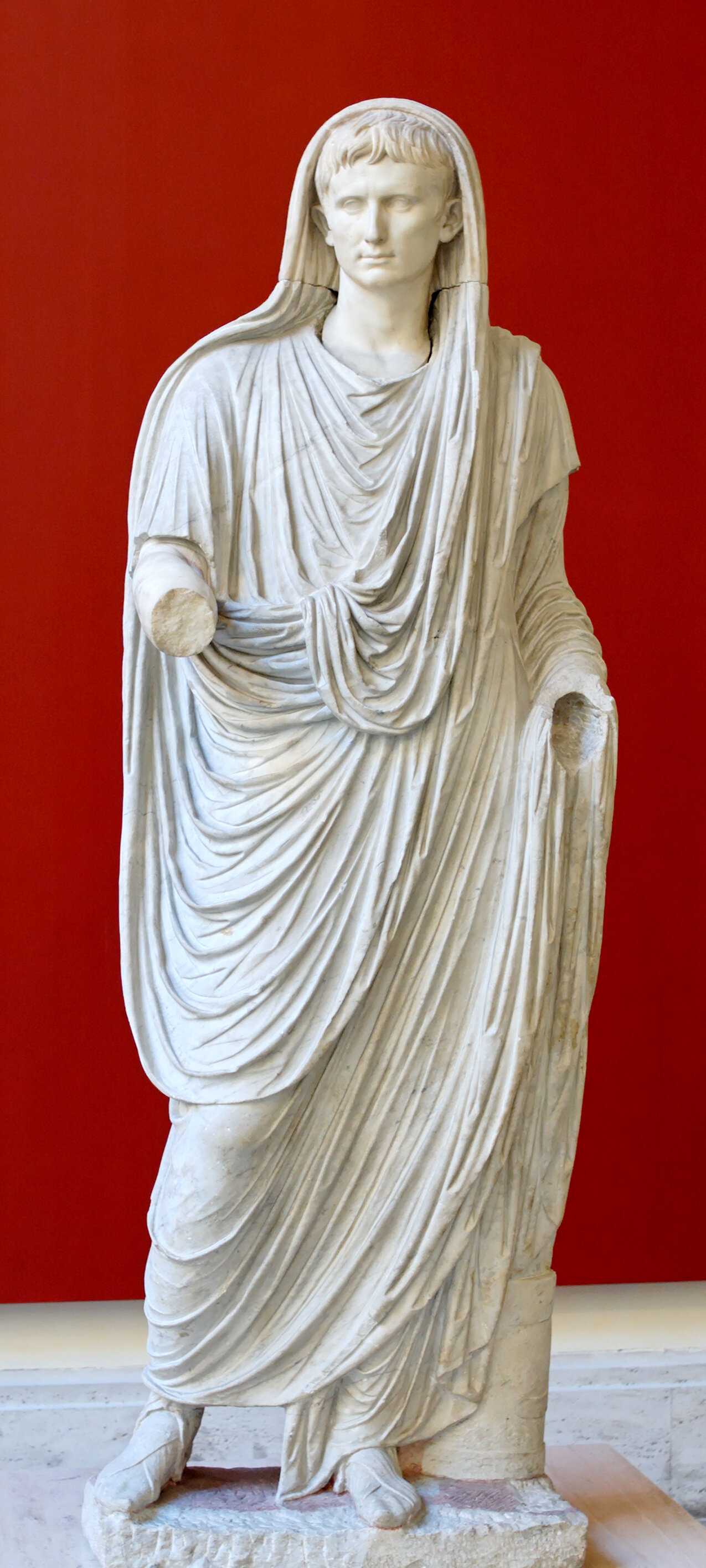 Augustus&nbsp;as Pontifex Maximus&nbsp;(Via Labicana Augustus)Public Domain, https://commons.wikimedia.org/w/index.php?curid=1233324