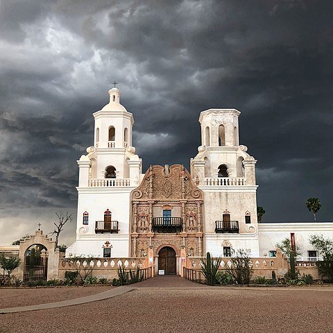 San Xavier del BacBy Keyany - Own work, CC BY-SA 4.0, https://commons.wikimedia.org/w/index.php?curid=82685371