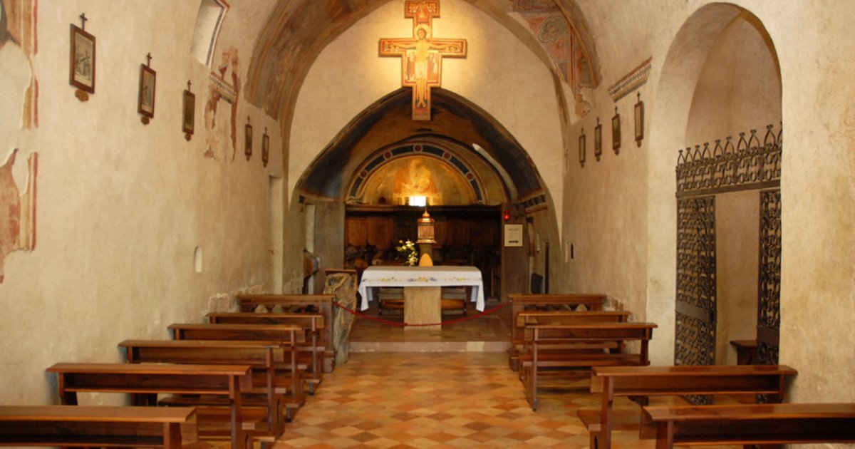 assisi_basilica_santa_chiara_02_interno_jpg_1200_630_cover_85.jpg